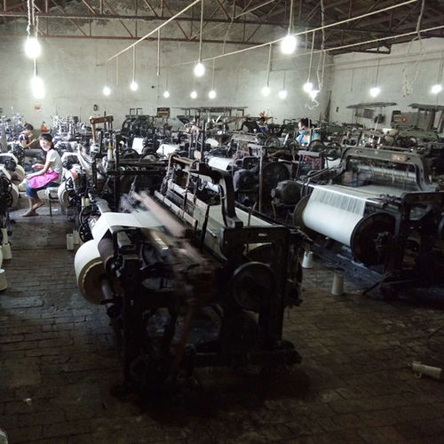 匠心传承与市场开拓 探秘伊宁豆腐布与志峰纺织的服装批发之路